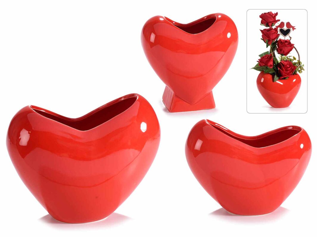 SET 3 VASI IN CERAMICA LUCIDA A CUORE
Misure: Grande: cm 18 x 10 x 15 H
Medio: 15 x 7,5 x 11 H - Piccolo: 11 x 6,5 x 11 H
Utilizzo: Vaso / Portavaso

Vasi a cuore in ceramica lucida di San Valentino in set da 3 pezzi