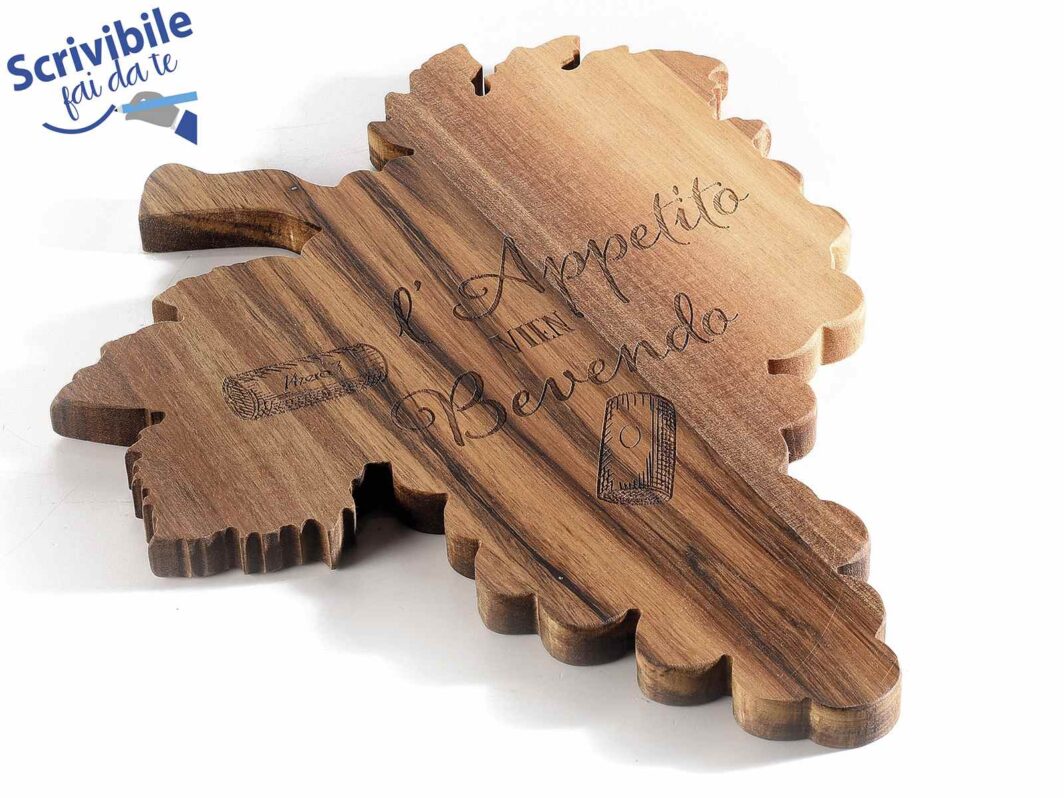 Tagliere a grappolo d'uva in legno di acacia c/decori incisi